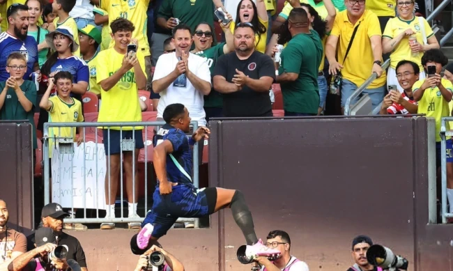 Endrick ghi bàn quyết định cho Brazil.