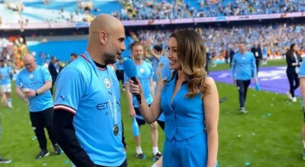 Pep Guardiola và nữ MC Natalie Pike.