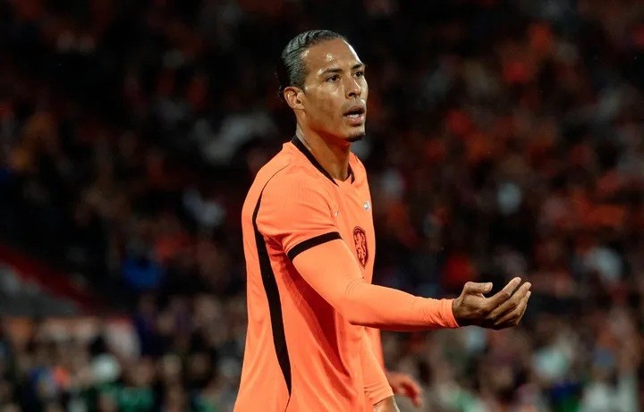 Van Dijk vẫn là thủ lĩnh ở hàng thủ.