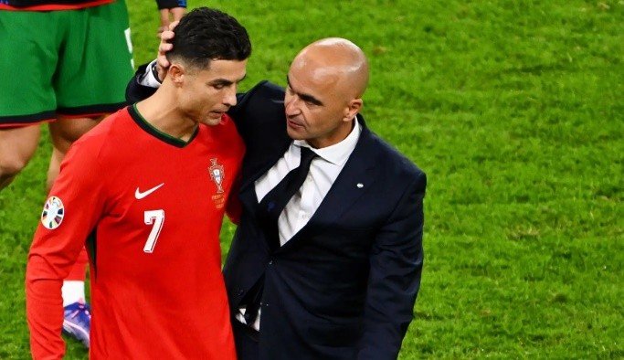 HLV Martinez vẫn lên tiếng bảo vệ Ronaldo.