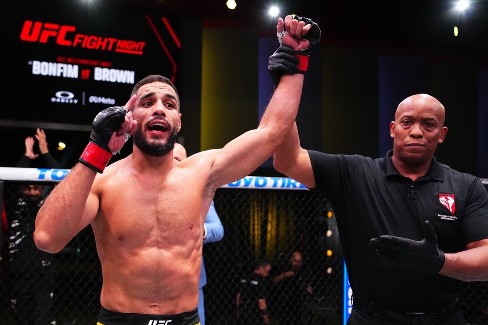 Gabriel Bonfim giành chiến thắng knockout trước Randy Brown