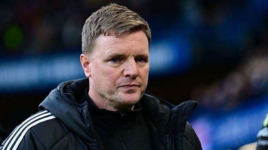 HLV Eddie Howe đối mặt những khó khăn tại Newcastle.