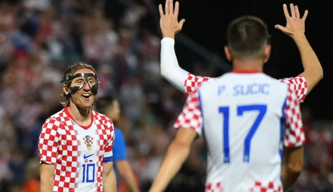 Modric ghi bàn cho Croatia.