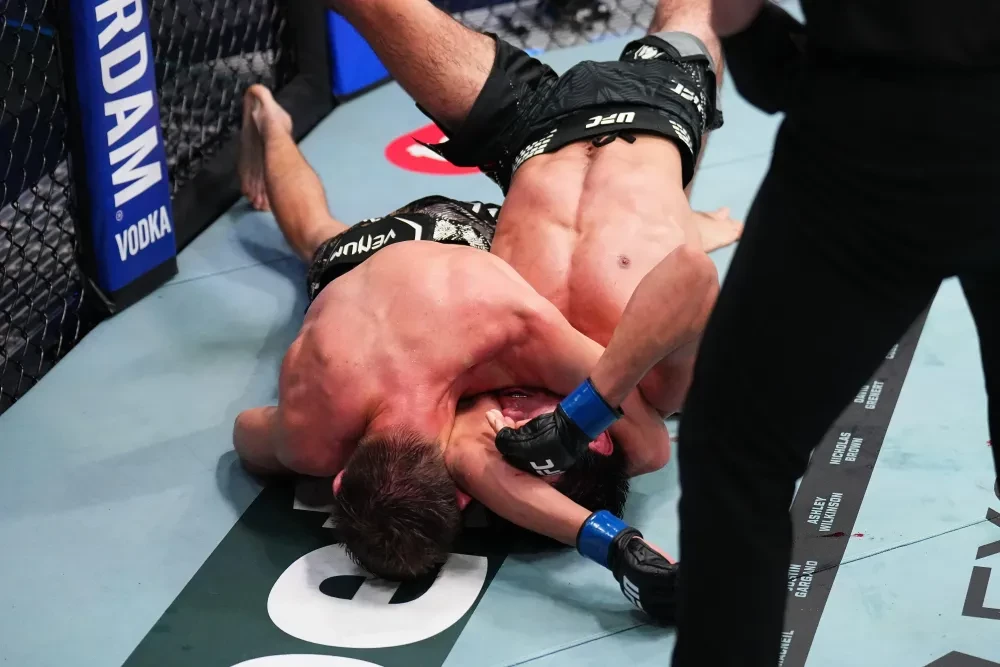 Bryce Mitchell đánh bại Santiago Luna bằng đòn siết cổ tại UFC Vegas 118