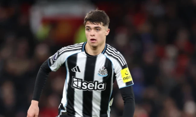 Lewis Miley lọt tầm ngắm Barca.