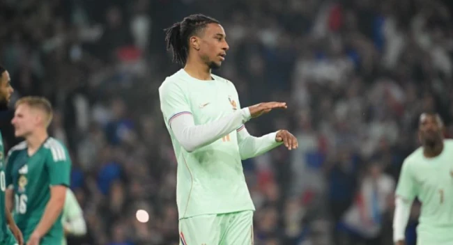 Olise lập hattrick bàn thắng.