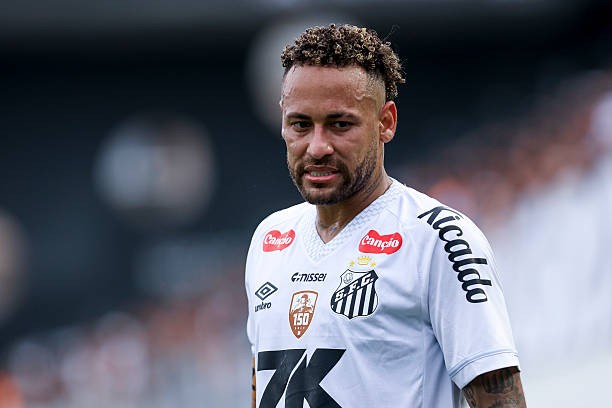 Neymar hiện đã trở về quê nhà Brazil để khoác áo Santos và bỏ ngỏ khả năng giải nghệ vào cuối năm 2026.