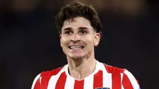  Atletico Madrid công khai chế giễu Real và Barcelona sau những lời đề nghị dành cho Alvarez.