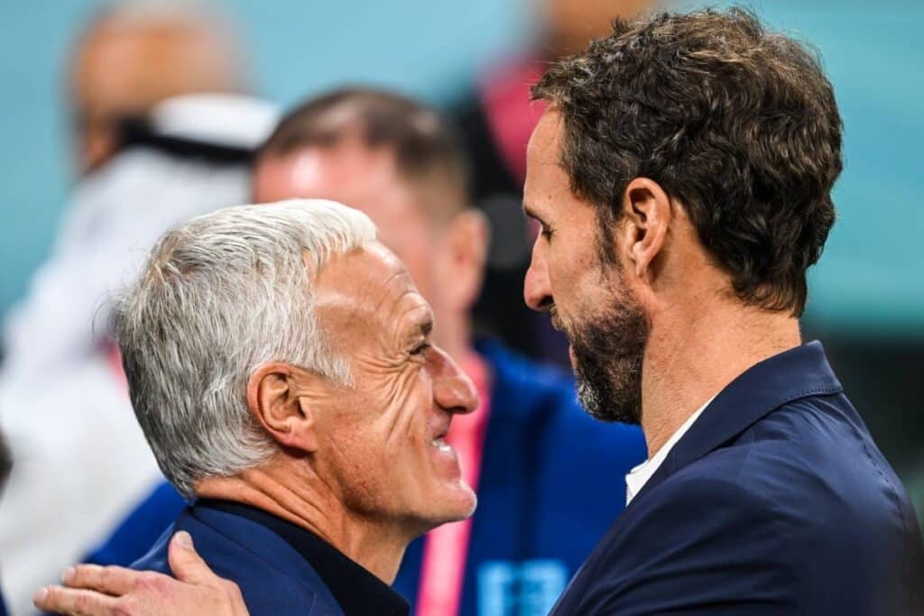 Khi các đồng nghiệp đều dành lời ngợi khen.