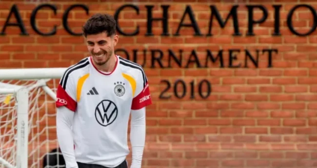 Havertz cùng tuyển Đức chuẩn bị cho World Cup.