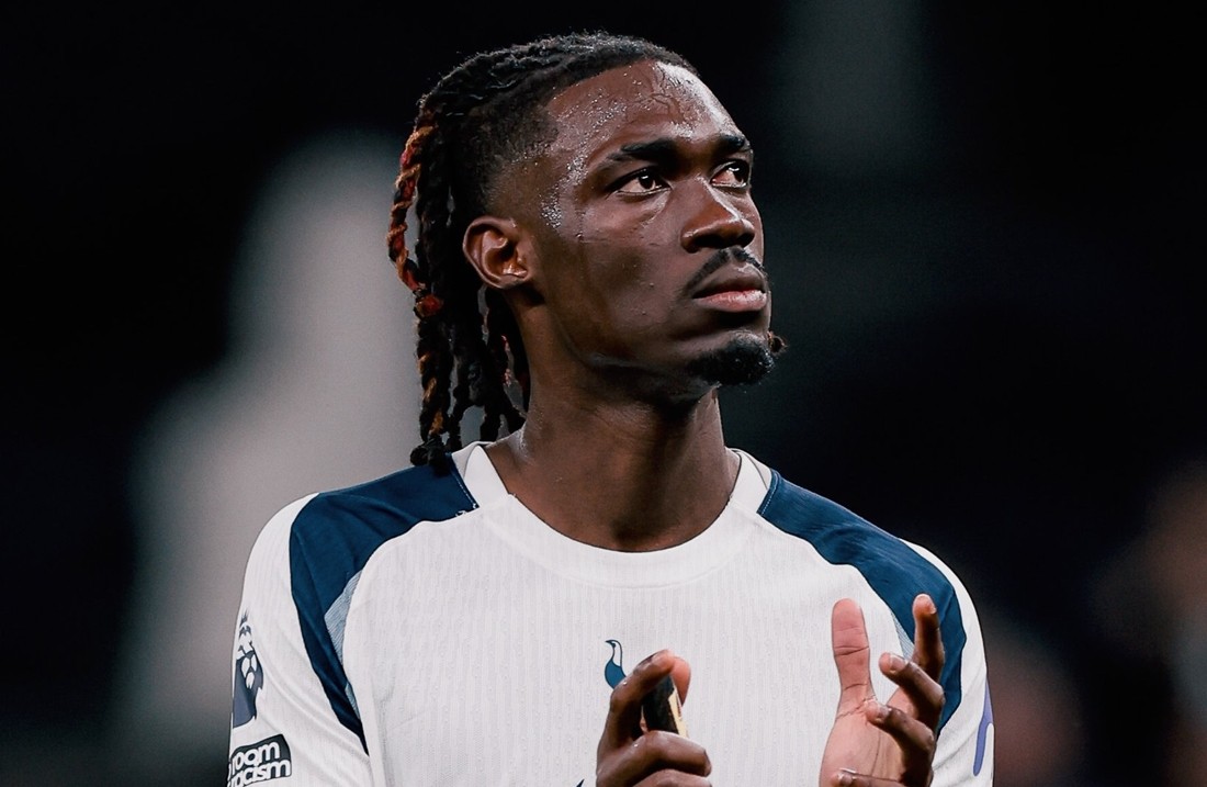 Yves Bissouma chính thức chia tay Tottenham.