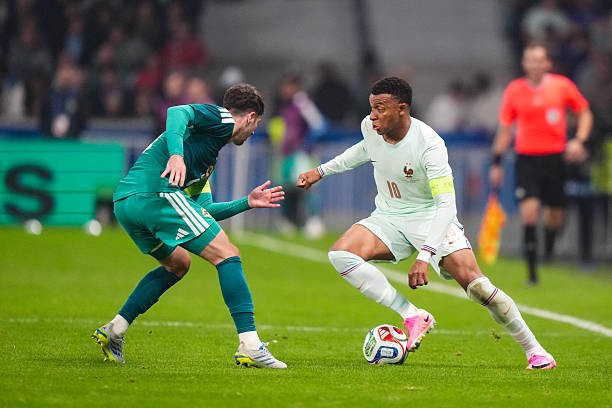 Kylian Mbappe phải lấy lại vị thế tại World Cup 2026.