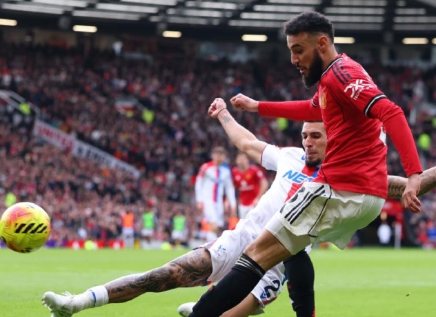 Mazraoui không mất nhiều thời gian để thích nghi với hệ thống của Carrick.
