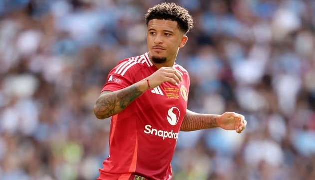 Jadon Sancho tiêu tốn rất nhiều tiền của Man United.
