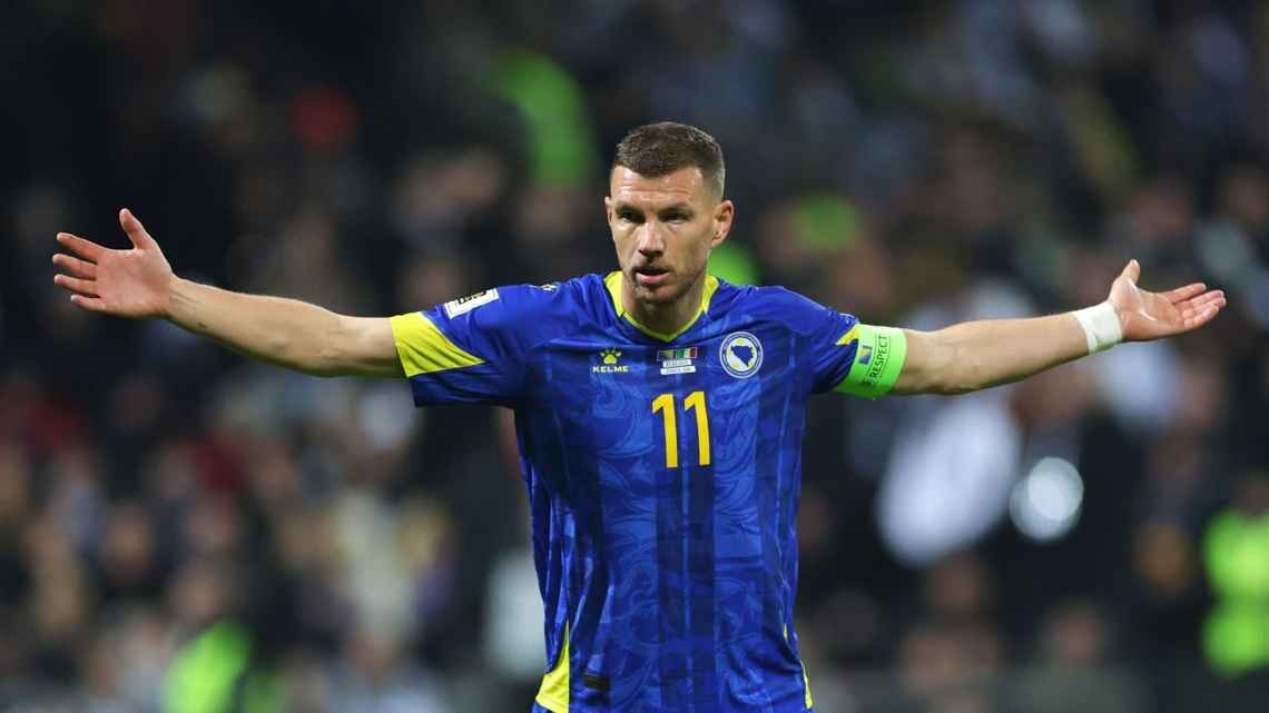  Dzeko vẫn thi đấu bền bỉ ở tuổi 40.
