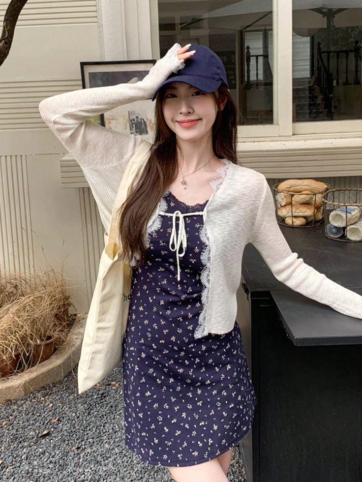 Những chiếc cardigan chất liệu mềm mại luôn mang đến cảm giác nữ tính và tinh tế.