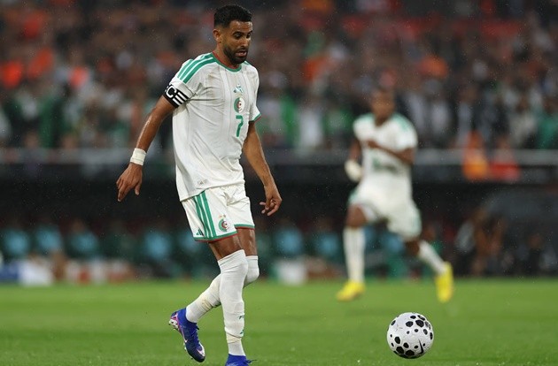 Mahrez và Algeria thắng dễ Bolivia.