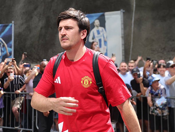 Harry Maguire cùng dàn sao MU bị phạt vì chạy quá tốc độ.