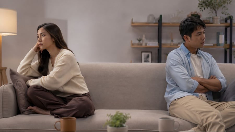 Nhiều cặp vợ chồng ít giao tiếp dù còn sống chung