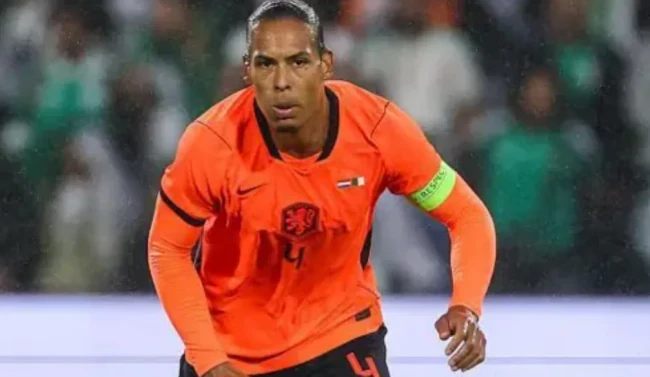 Van Dijk phải liên tục cày ải ở mùa 2025/26.