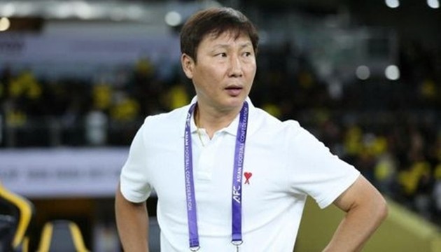 HLV Kim Sang-sik do thám đội tuyển Indonesia.