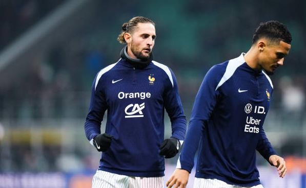 William Saliba và Adrien Rabiot vắng mặt trong buổi tập của tuyển Pháp.