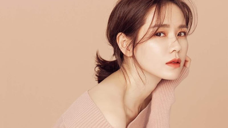 Son Ye Jin đặc biệt coi trọng việc bảo vệ da trước tác động của tia UV. 