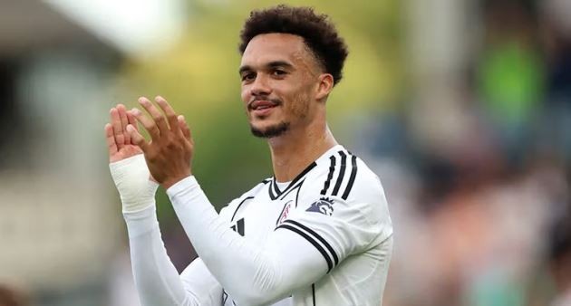 Antonee Robinson là hậu vệ công thủ toàn diện.