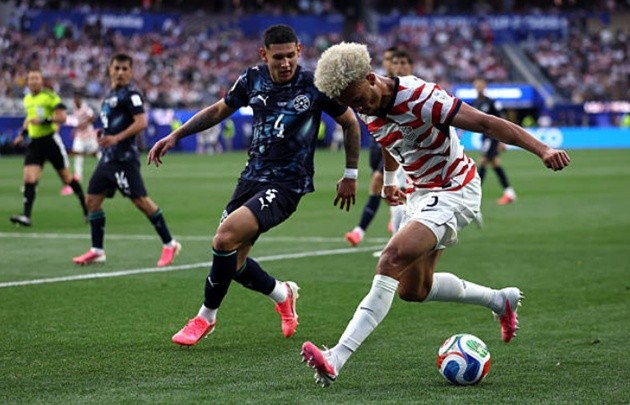 Antonee Robinson (7.2): Hoàn thành xuất sắc vai trò bên hành lang trái, giúp Pulisic có nhiều không gian và thời gian cầm bóng để gây đột biến.