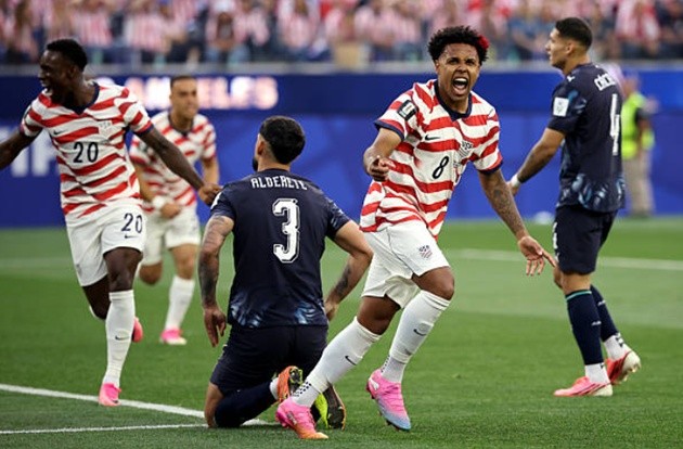 Weston McKennie (7.2): Làm chủ hoàn toàn khu trung tuyến, đặc biệt là trong hiệp một và góp công lớn vào bàn mở tỷ số.