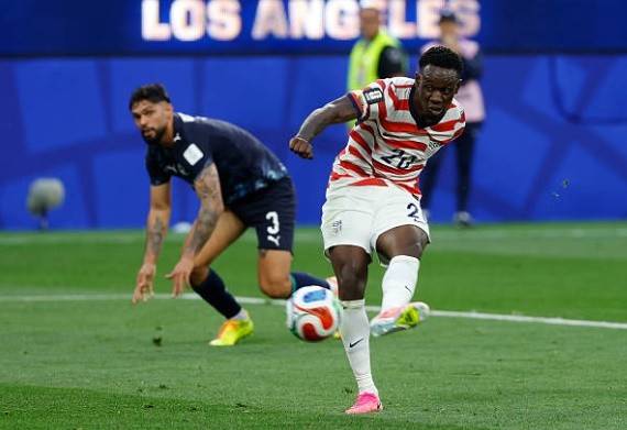 Balogun có màn trình diễn ấn tượng trong trận khai màn World Cup.