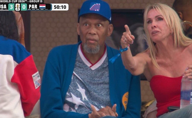 Huyền thoại NBA Kareem Abdul-Jabbar đến dự khán trận đấu giữa Mỹ và Paraguay tại World Cup 2026. 
