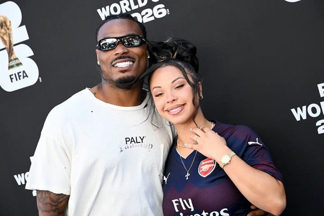 Hậu vệ Derwin James Jr. của đội Los Angeles Chargers đã đến sân nhà quen thuộc của mình cùng với bạn gái để xem môn thể thao dùng bóng tròn này.