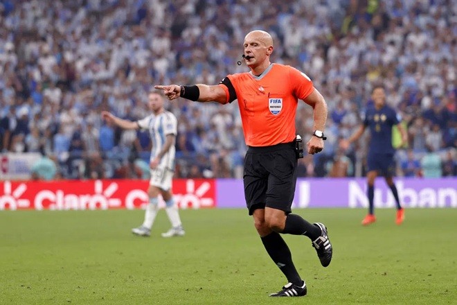 Argentina sẽ tái ngộ trọng tài Szymon Marciniak.