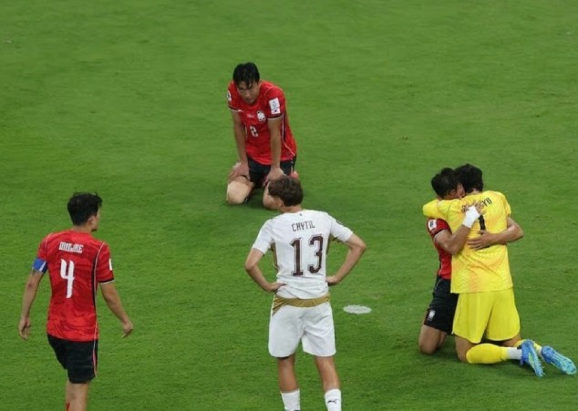 Lee Han-beom (số 2) ghi dấu ấn trong thắng lợi 2-1 của Hàn Quốc trước CH Séc.