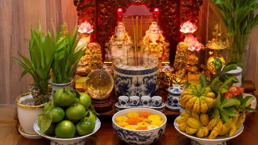 Bát nước thả hoa tượng trưng cho sự thanh khiết