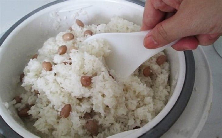 NHiều người nấu xôi nồi cơm điện tương tự nấu cơm thông thường