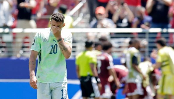 Granit Xhaka (6.7/10 điểm): Thử vận may hai lần bằng các pha dứt điểm từ xa; cả hai lần bóng đều đi sát khung thành. Ngoài ra, một màn trình diễn không có gì nổi bật của người đội trưởng. Xhaka sẽ cần phải làm tốt hơn trong trận gặp Qatar.