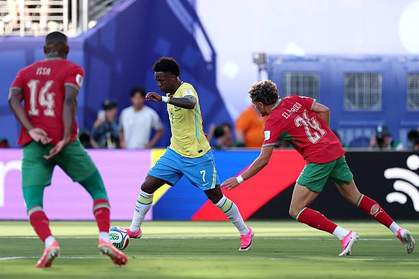 Brazil sống sót nhờ tình huống tỏa sáng cá nhân của Vinicius Junior.