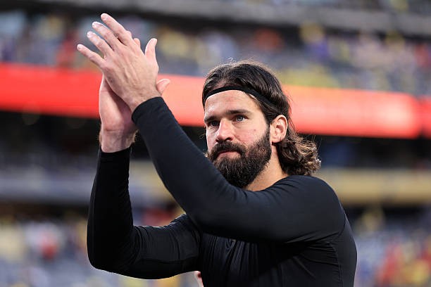 Alisson Becker (6.9): Dù đã có một vài pha cứu thua xuất sắc để bảo toàn tỷ số, nhưng anh hoàn toàn bất lực và không thể làm gì hơn trước cú tâng bóng đẳng cấp của Saibari.
