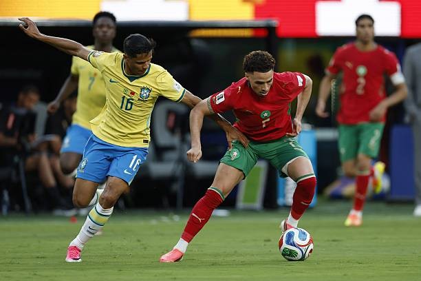 Douglas Santos (6.8): Một màn trình diễn nghèo nàn của hậu vệ kỳ cựu này. Anh lộ rõ dấu hiệu tuổi tác, thi đấu chậm chạp và hoàn toàn thiếu ý tưởng trong các pha hỗ trợ tấn công.