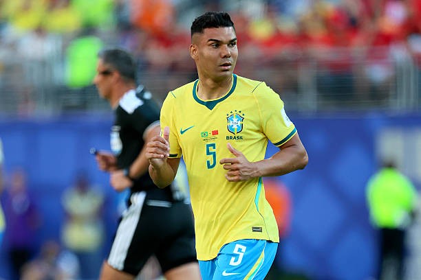 Casemiro (6.2): Trải qua một trận đấu tệ hại ở tuyến giữa khi không thể bắt kịp nhịp độ nhanh của đối thủ. Anh phải nhận thẻ vàng trước giờ nghỉ và bị thay ra ngay đầu hiệp hai.