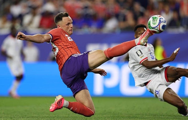 Lawrence Shankland (7.0): Dù không có nhiều cơ hội dứt điểm, Shankland đóng góp cực lớn vào lối chơi tập thể bằng những pha pressing tầm cao, buộc Haiti không thể triển khai bóng mạch lạc.