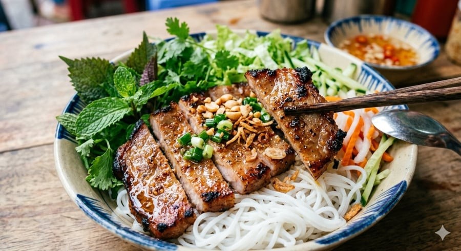 Thịt nướng mềm thơm là yếu tố tạo nên sức hấp dẫn của món ăn.