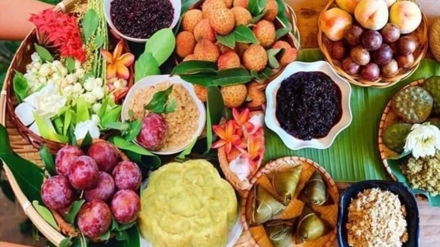 Mâm cúng Đoan Ngọ chủ yếu là hoa quả, cơm rượu