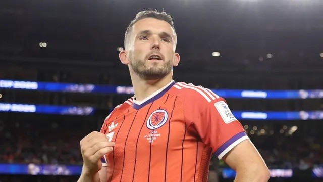  John McGinn đã ghi bàn thắng vàng cho tuyển Scotland.