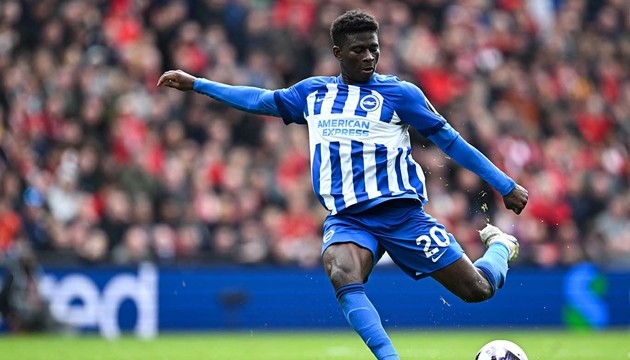 Carlos Baleba là mục tiêu tiếp theo của Quỷ đỏ sau Ederson và Mateus Fernandes.