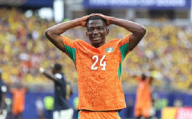 Bazoumana Touré (6.7): Thi đấu tròn vai bên hành lang cánh trái, có đường căng ngang nguy hiểm suýt thành bàn ở hiệp một trước khi nhường chỗ cho Amad Diallo ở hiệp hai.