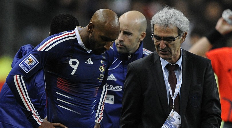 Phòng thay đồ Pháp bùng nổ vì Anelka.