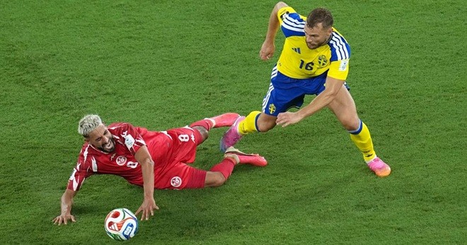 Jesper Karlstrom (Tiền vệ trung tâm) – 7,1 điểm. Đóng vai trò 